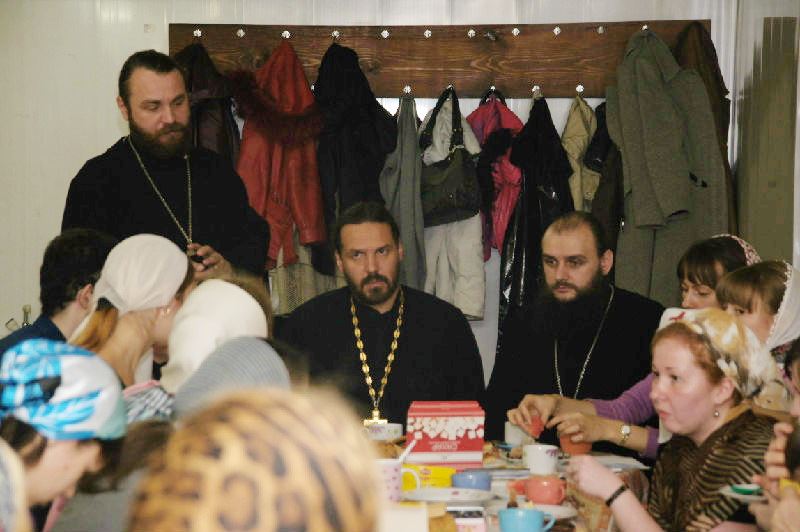 15 октября в храме святого великомученика и целителя Пантелеимона состоялось очередное собрание добровольцев