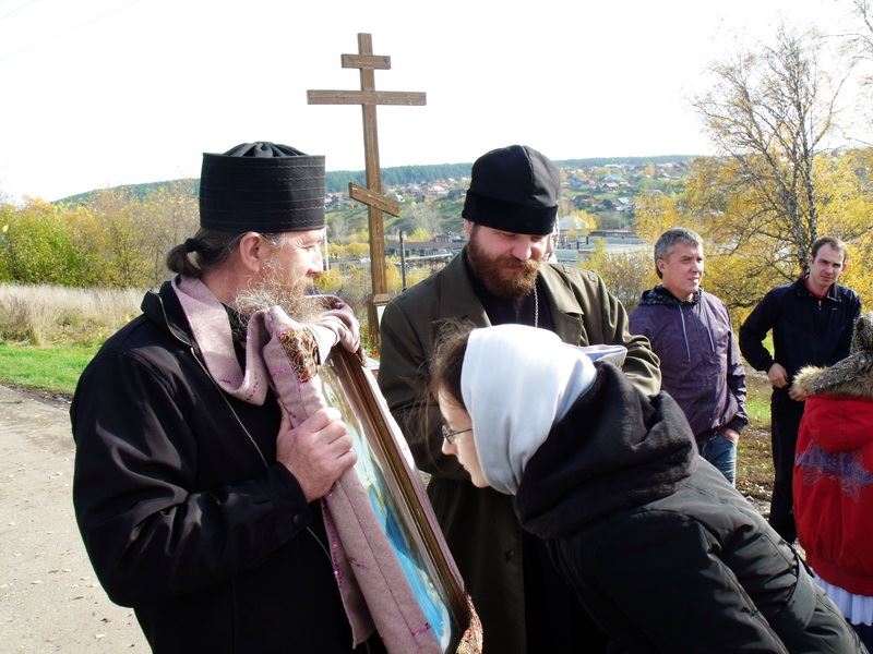 На нашем пути нам встретилась мироточивая икона Покрова Пресвятой Богородицы