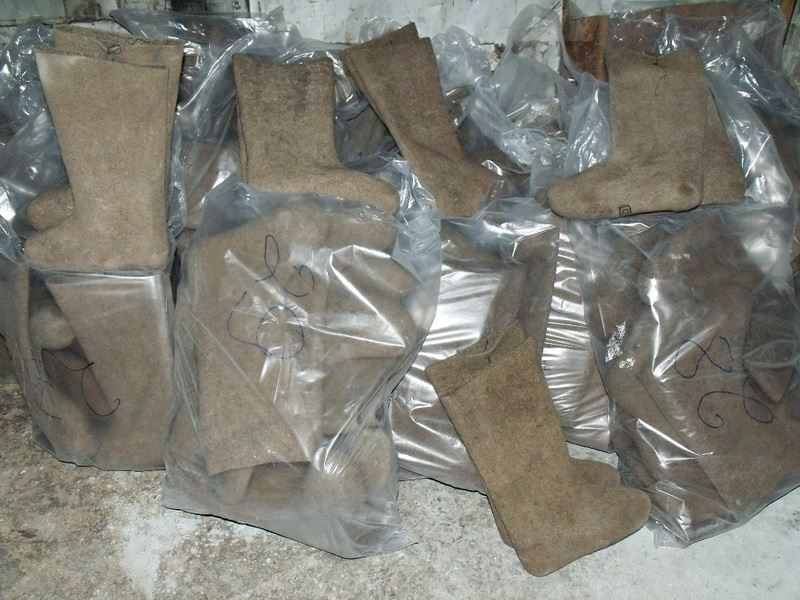 Накануне в «Державу» силами добровольцев были привезены 50 пар новых валенок разных размеров, пожертвованных одним неравнодушным человеком