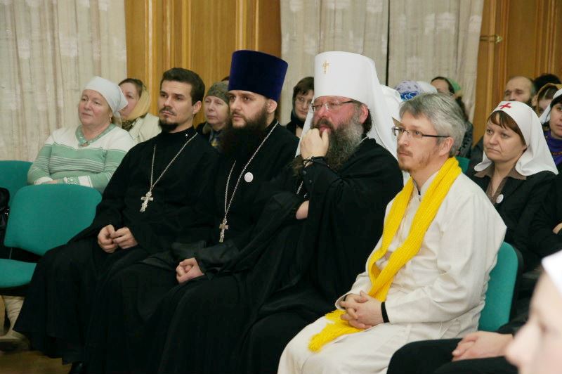 Гостями мероприятия стали давние друзья Православной службы милосердия: руководитель Информационно-издательского центра Екатеринбургской митрополии игумен Димитрий (Байбаков), настоятель храма во имя свт. Луки о. Анатолий Куликов и клирик Крестовоздвиженского храма о. Димитрий Ваулин