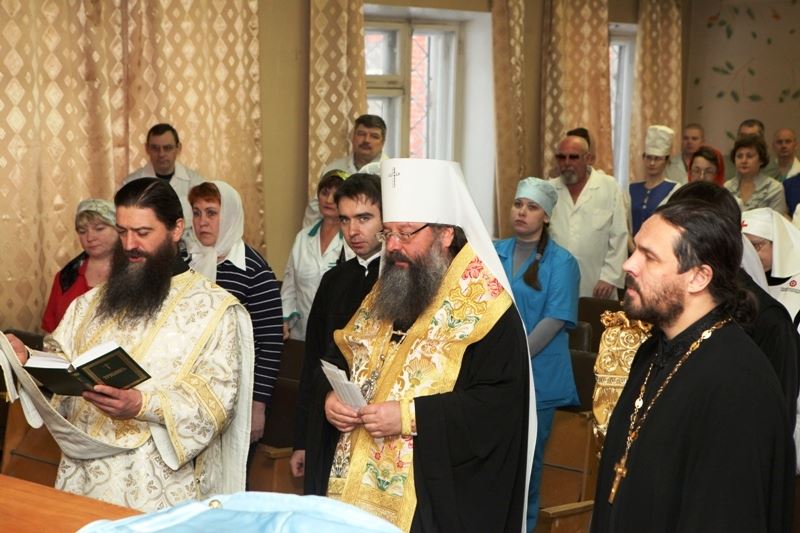 В дни Рождественских святок травматологическую больницу № 36 посетил митрополит Екатеринбургский и Верхотурский Кирилл