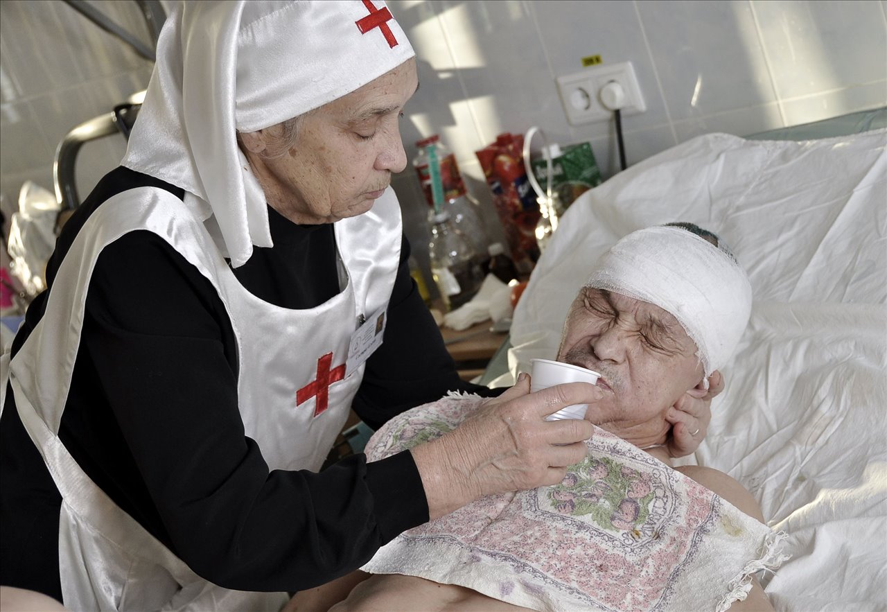 Сестры ухаживают за самыми сложными пациентами