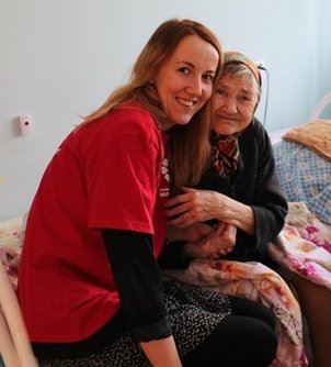 Доброволец приехал к подопечной