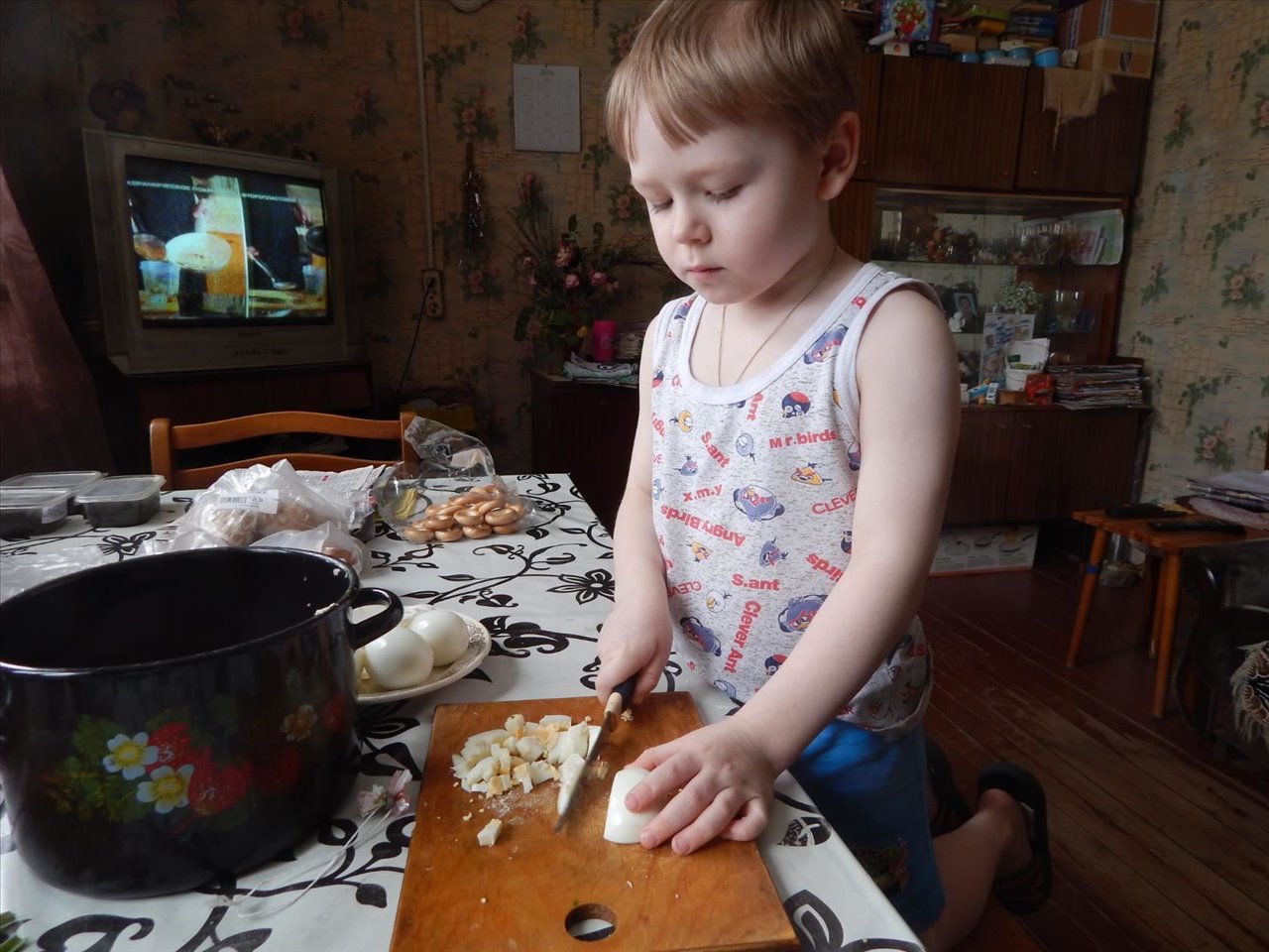Выручает меня только мой сыночек...