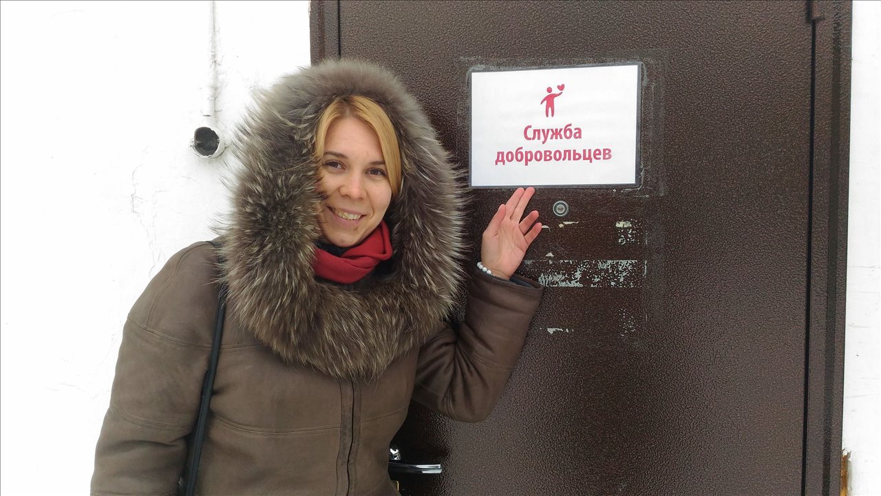 Анастасия Казаринова встречает всех потенциальных добровольцев