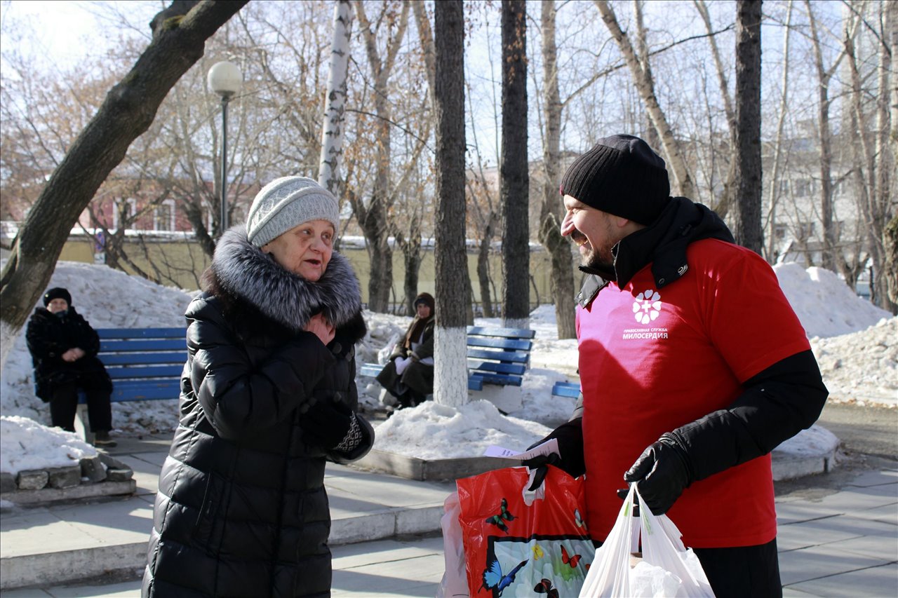 Продукты или собранная дома одежда и обувь – каждый внес свой вклад в благотворительную акцию