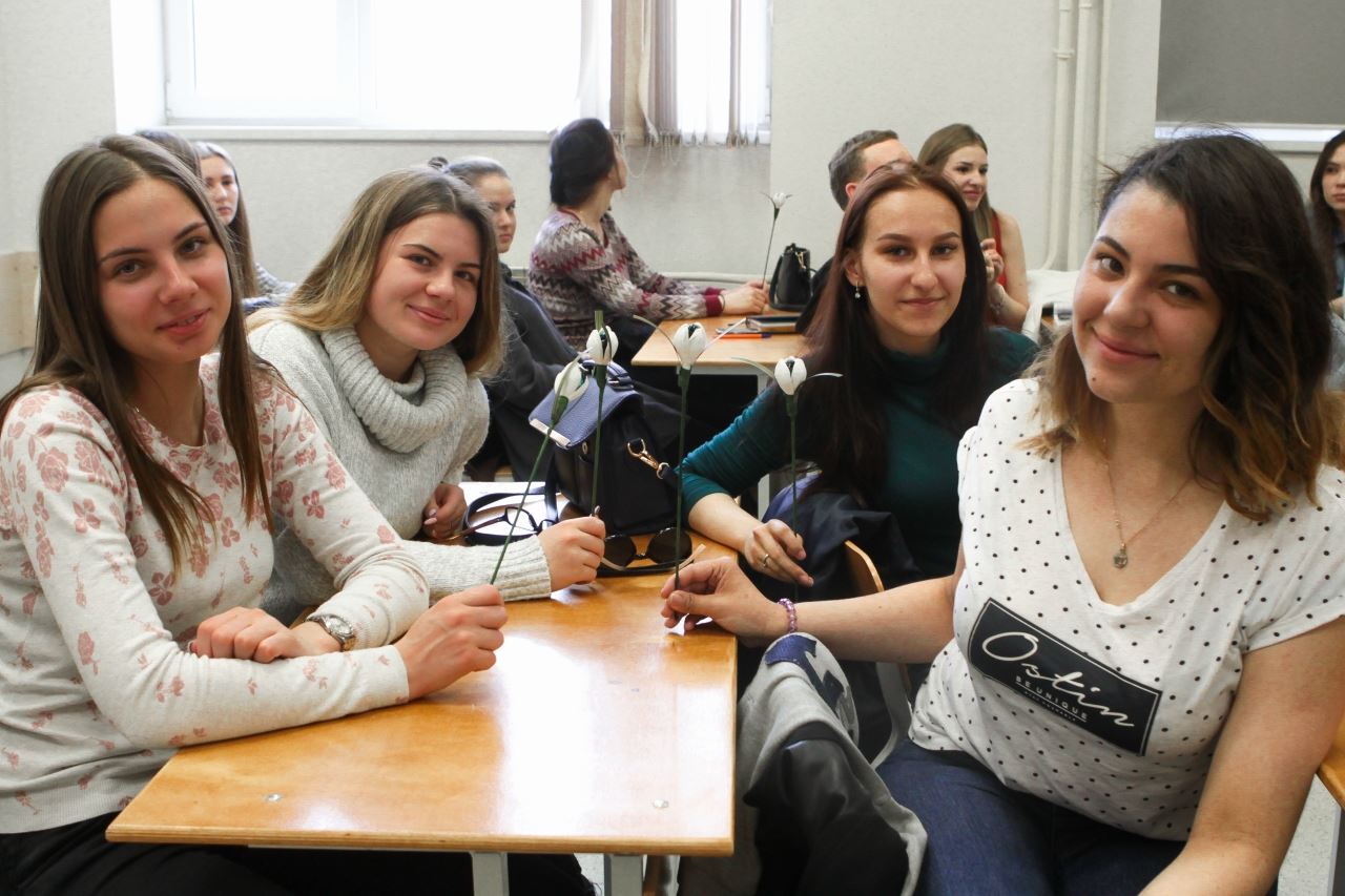 Группа студентов из екатеринбурга. Сирийские студенты Екатеринбурге. Студенты Екатеринбурга.