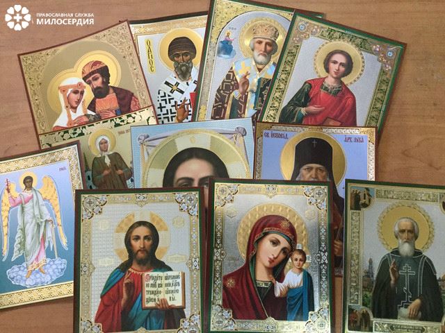 В подарок одиноким и тяжелоболеющим подопечным приобретены книги и иконы