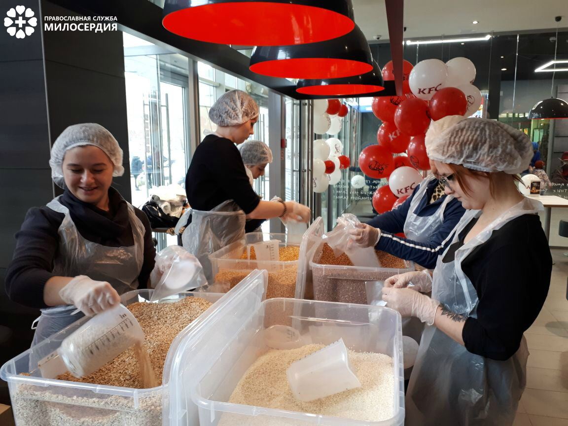 Одновременно прошли три фасовки «Народных обедов» в трех ресторанах KFC