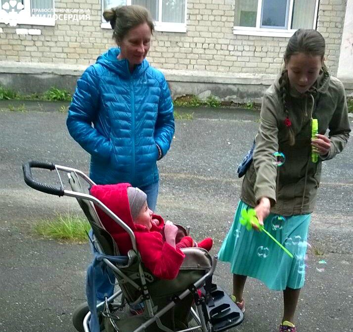 Деткам-инвалидам так редко удается побывать на свежем воздухе - у вас есть возможность им помочь