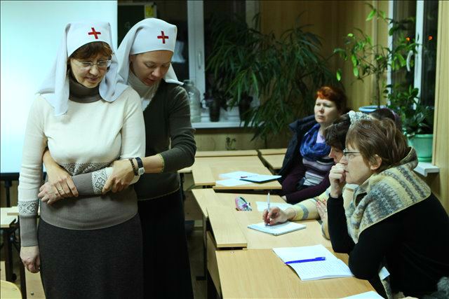Приглашаем на занятие в Школу по уходу за лежачими больными