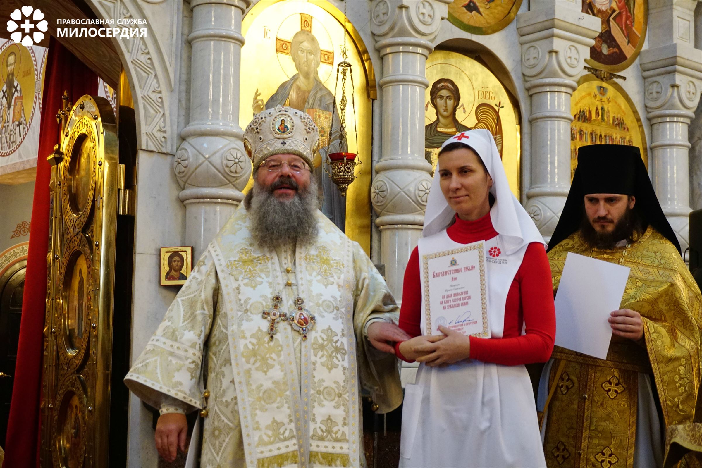 Владыка Кирилл наградил архиерейскими грамотами 7 сестер милосердия