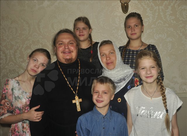 Дружная семья Демидовых