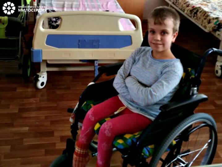 Аня на новой коляске