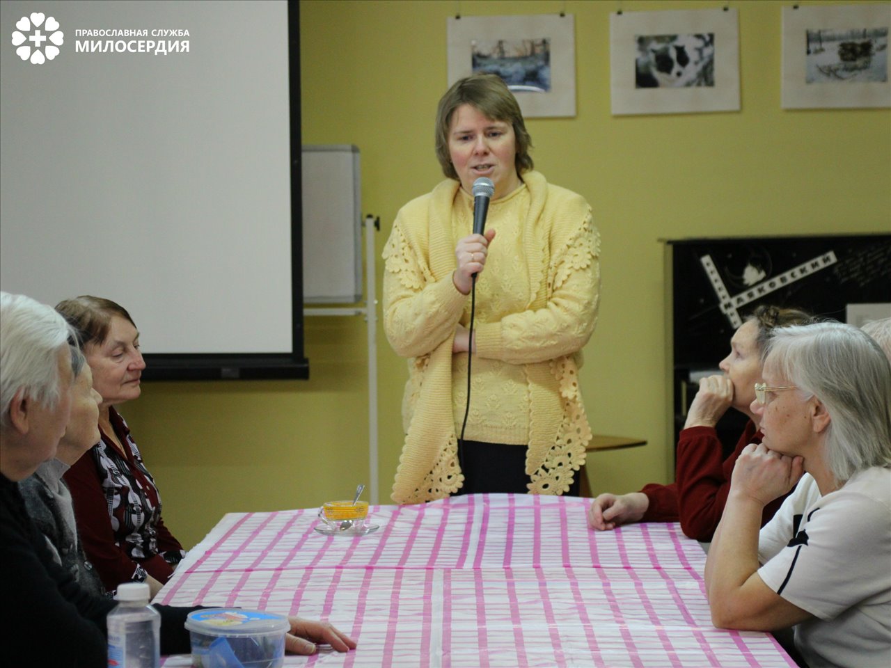 Ксения Кабанова ведет занятие для слепых и слабовидящих