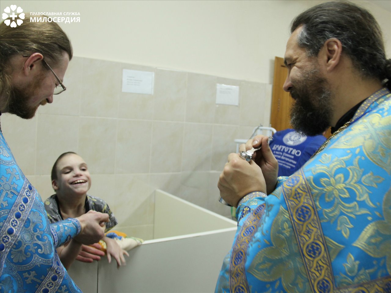 Ребятишки всегда рады встречей с батюшкой