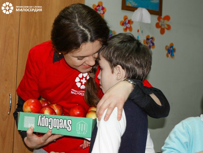 Каждого непременно надо приобнять и погладить по головке