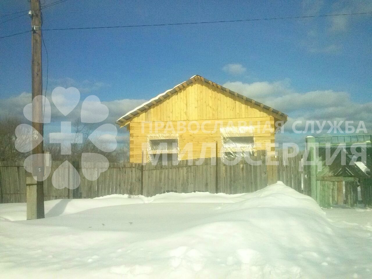 Коробка нового дома стоит пока без окон и дверей