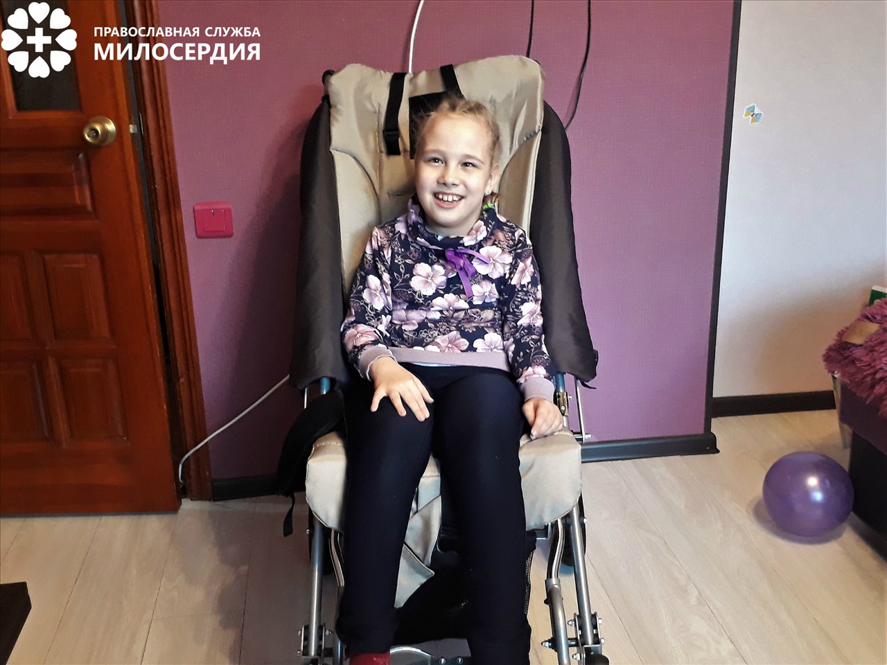 Лизоньке очень понравилась новая коляска