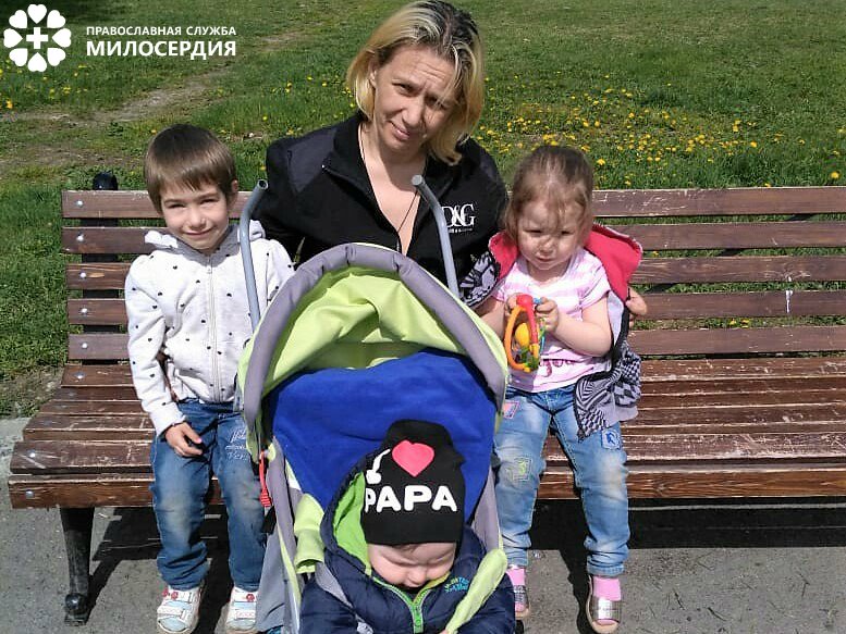 Ирина с дочками Даниэлой и Наташей и сыном Даниилом