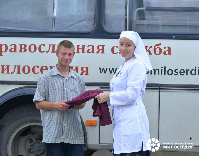 Доврачебную помощь оказывает сестра милосердия с медицинским образованием