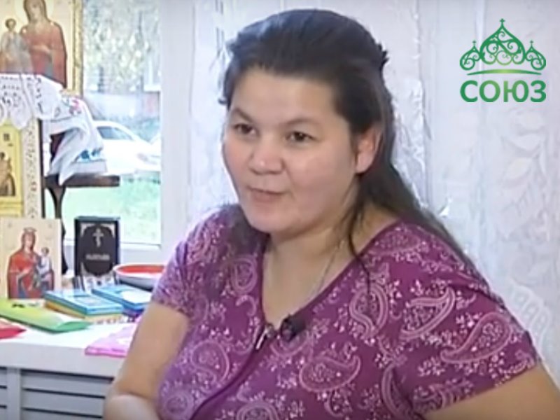 Роза с большим оптимизмом и верой смотрит на будущее