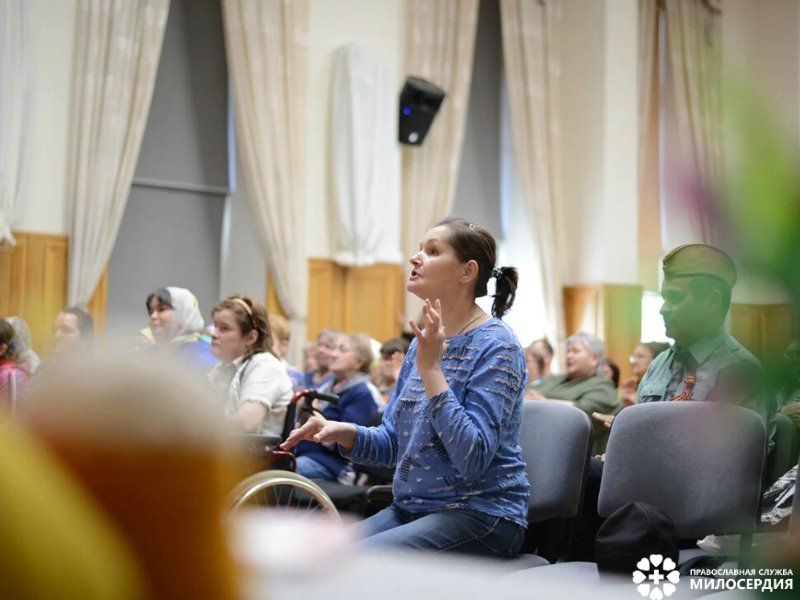 Мамочка из организации «Дорида» переживает за свою выступающую дочь