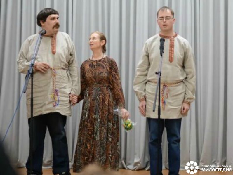 Коля смог петь, потому что за руку его держала крестная