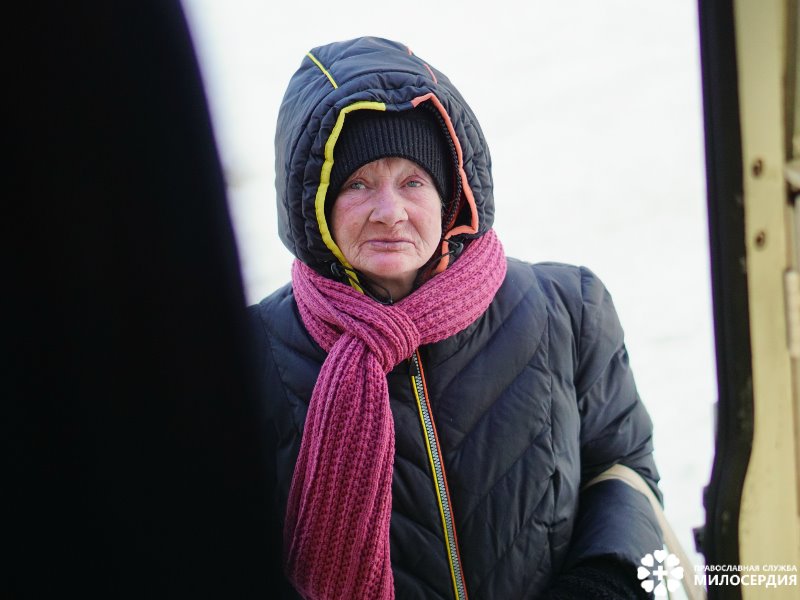 За горячим супом и помощью приходят в Автобус милосердия