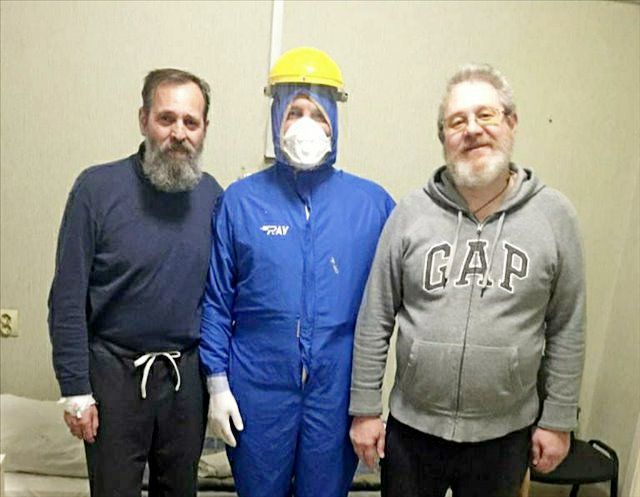 Отец Евгений посетил пациентов, находящихся в «красной зоне» в Екатеринбурге