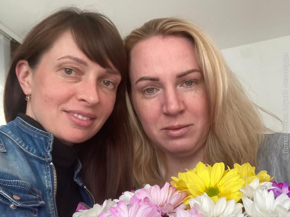 Наталья Заякина поздравила Юлию цветами с окончанием сбора