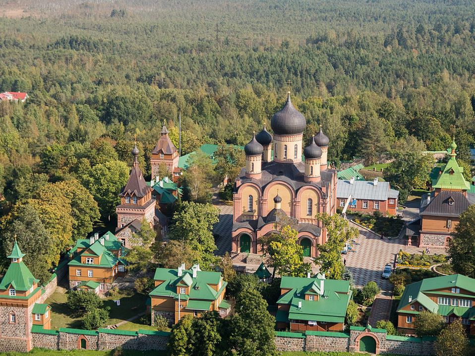 Пюхтицкий Успенский монастырь. Фото из открытых источников