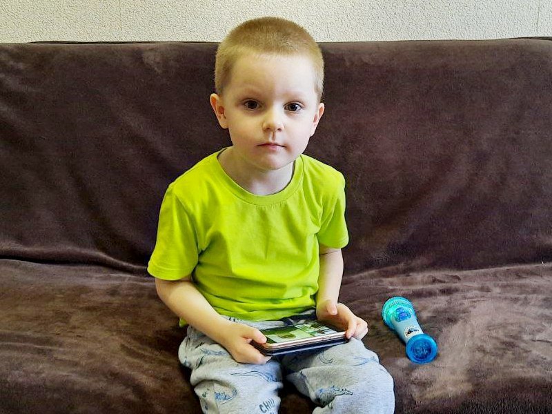 Когда не хватает слов, он барабанит